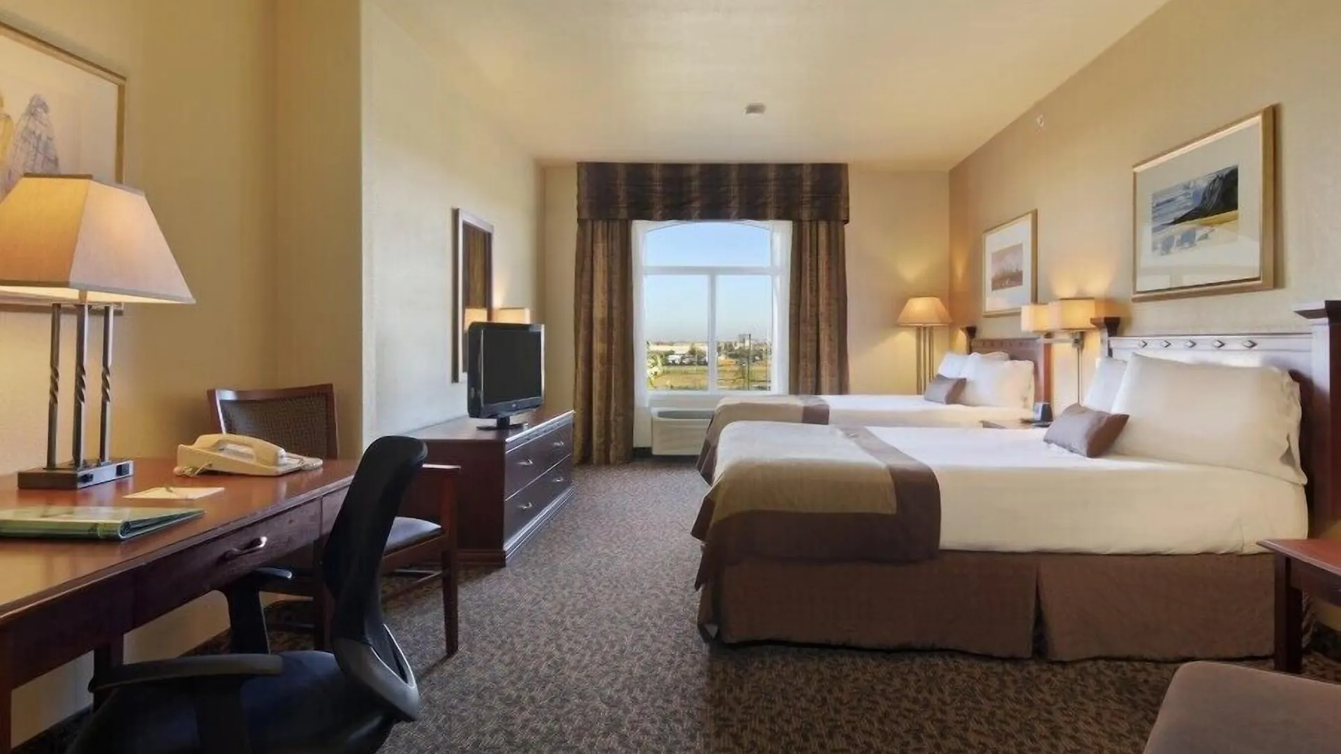 ***  Wingate By Wyndham - Edmonton West Hotel Canada
