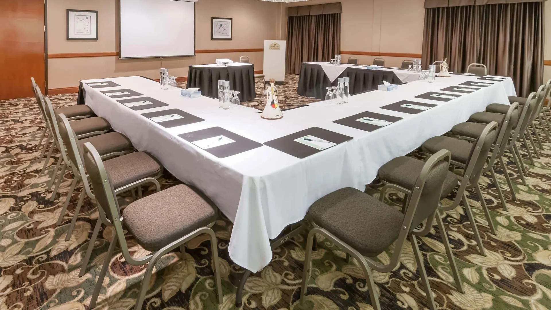***  Wingate By Wyndham - Edmonton West Hotel Canada