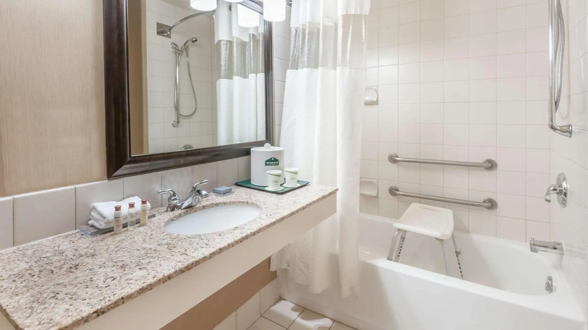 Wingate By Wyndham - Edmonton West Hotel 3*,